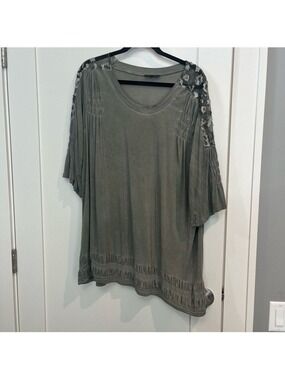 POL Gray Blouse with Lace Accents